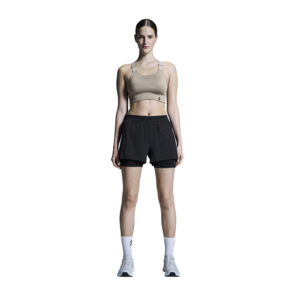 Front view of a model wearing the On Women's 3
