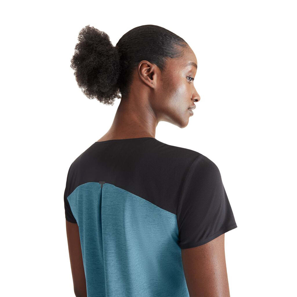 Close-up back view of a model wearing an On Women's Performance T in the Black/Wash colourway. Upper half of the t-shirt is visible. (8002756313250)