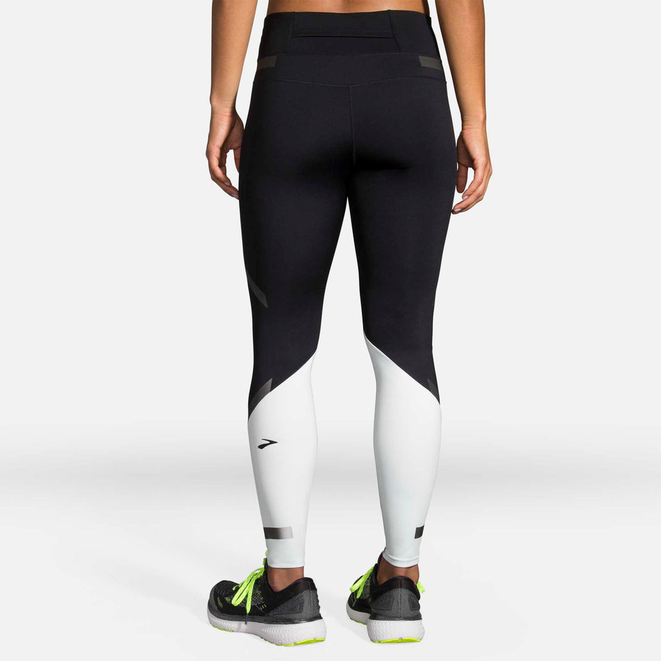 Back of Brooks Carbonite Tight. (6913891532962)