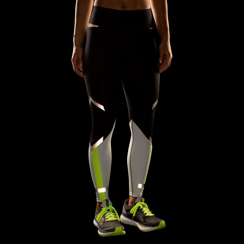 Reflective detail of Brooks Carbonite Tight. (6913891532962)