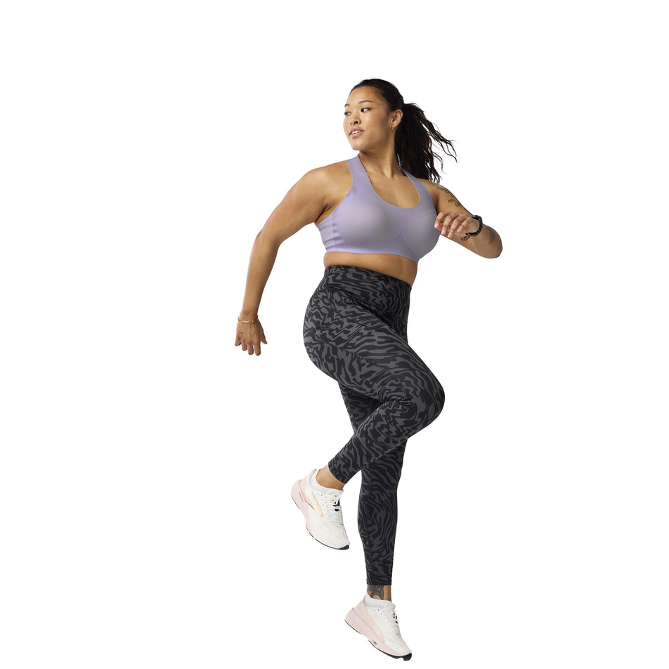 Front view of a model wearing the Brooks Women's Spark Tight in the Obsidian Speedscape colourway. (8575025152162)