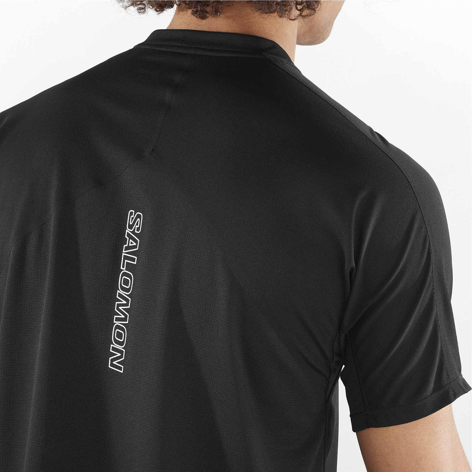 Close-up view of the upper section of the back of a Salomon Men's Sense Aero Short Sleeve T-Shirt. (8466523029666)