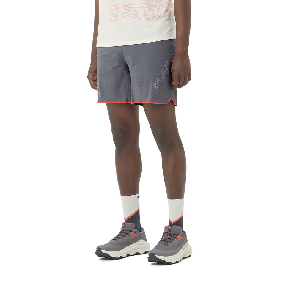 Front view of a model wearing the Salomon Men's Sense Aero 7