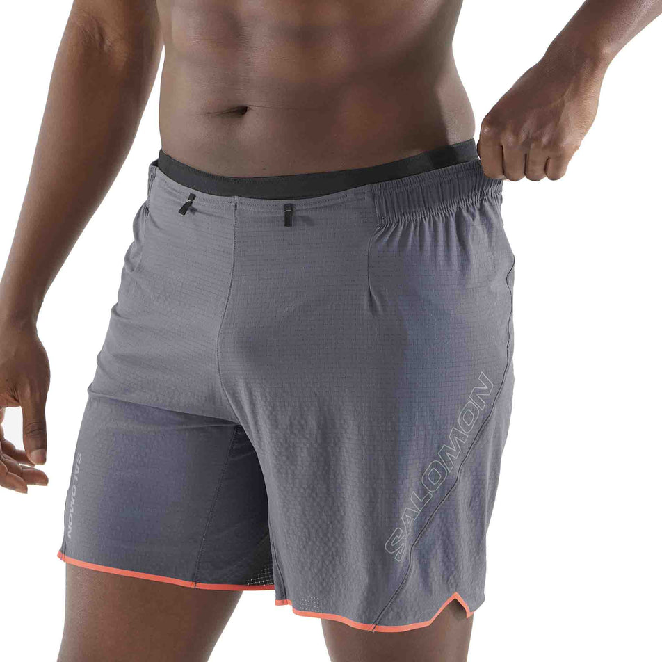 Front view of a model wearing the Salomon Men's Sense Aero 7