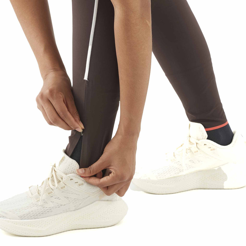 The zip at the end of the leg on the Salomon Women's Sense Aero Stow Tights in the Coffee Bean colourway. (8574546084002)