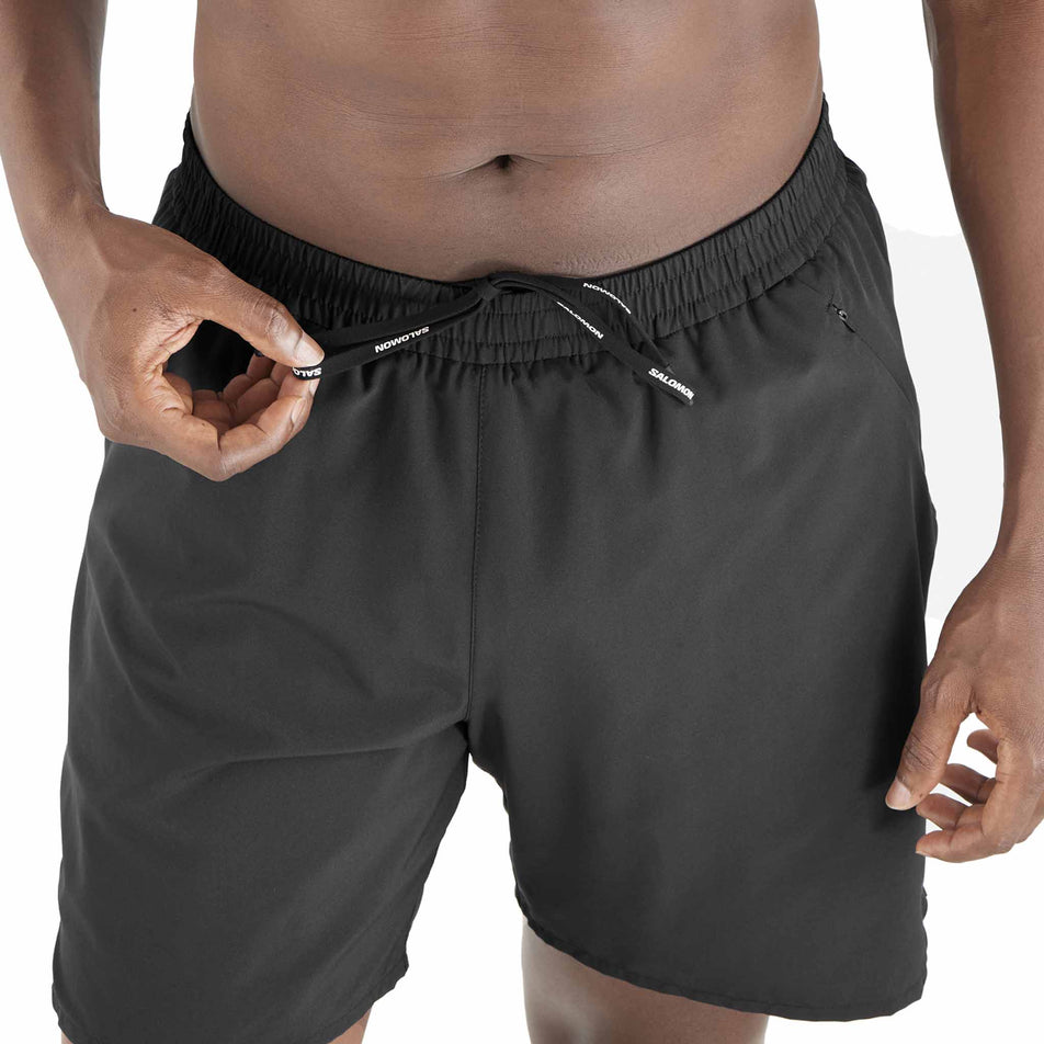 The drawcord on the Salomon Men's SHKout Core 2in1 7