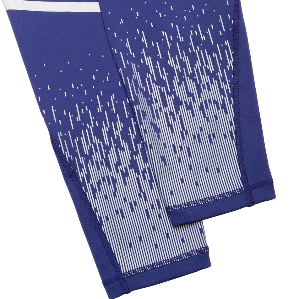 Close-up view of the fabric on the Ronhill Women's Tech Reflect Tight in the Deep Ocean/Reflect colourway. (8489759604898)